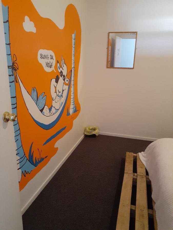 Bouncing Lamb Backpackers Hostel Nelson Exterior photo